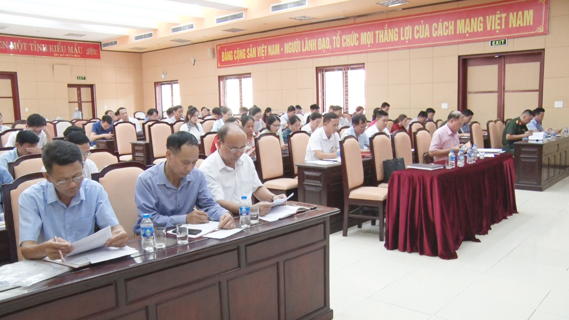 Các đại biểu tham dự hội nghị