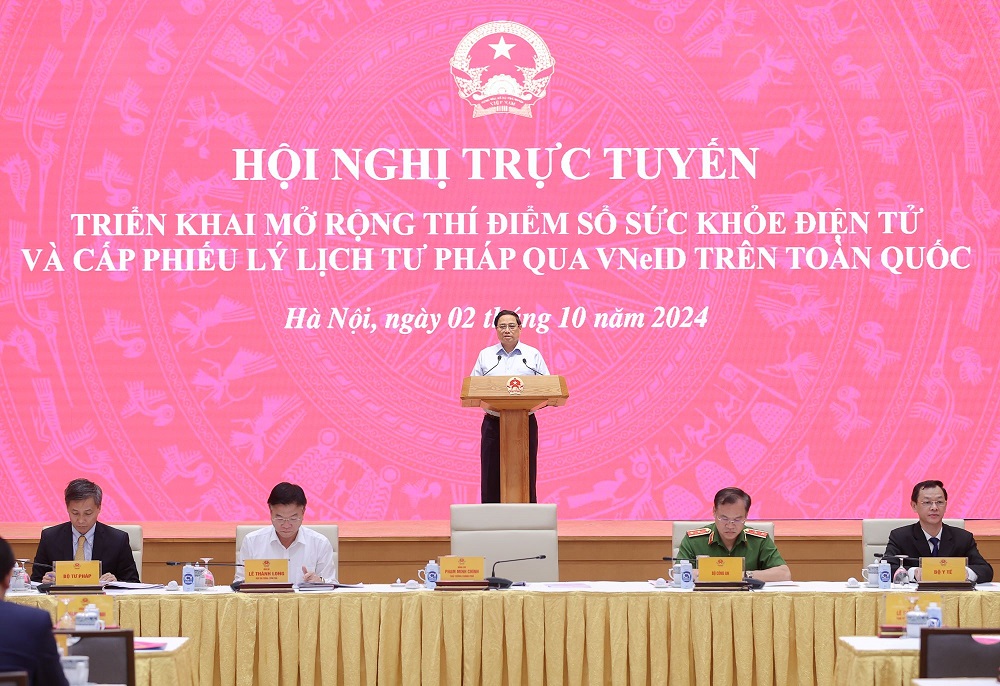 Đồng chí Phạm Minh Chính, Ủy viên Bộ Chính trị, Thủ tướng Chính phủ, Chủ tịch Ủy ban Quốc gia về chuyển đổi số phát biểu tại hội nghị (Ảnh: VGP).