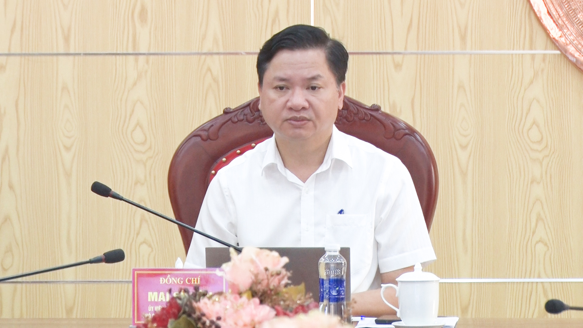 Đồng chí Mai Sỹ Lân, Phó Chủ tịch UBND thị xã dự tại điểm cầu thị xã