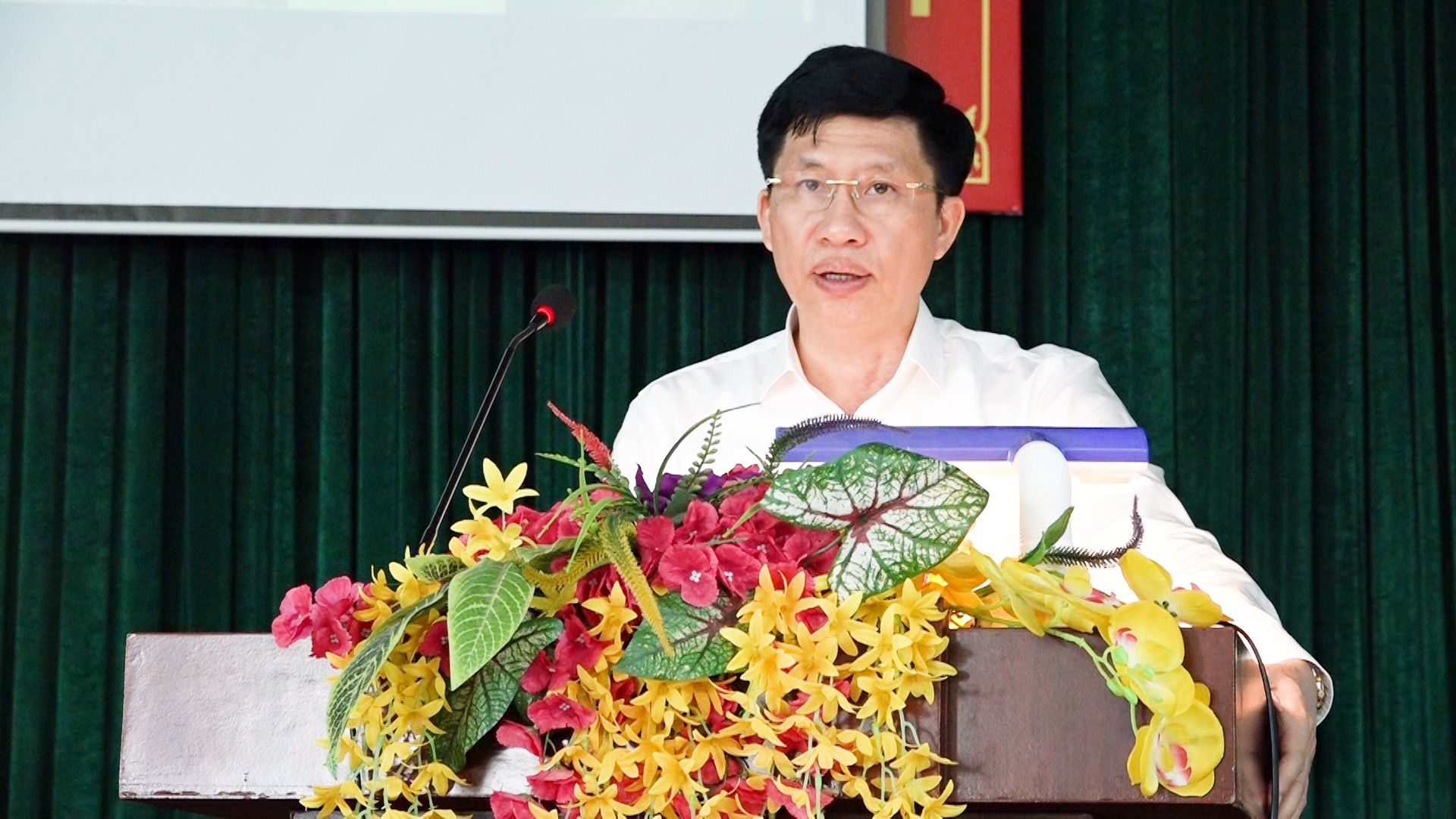 Đồng chí Phạm Văn Nhiệm, Phó Chủ tịch UBND thị xã Nghi Sơn phát biểu tại tập huấn