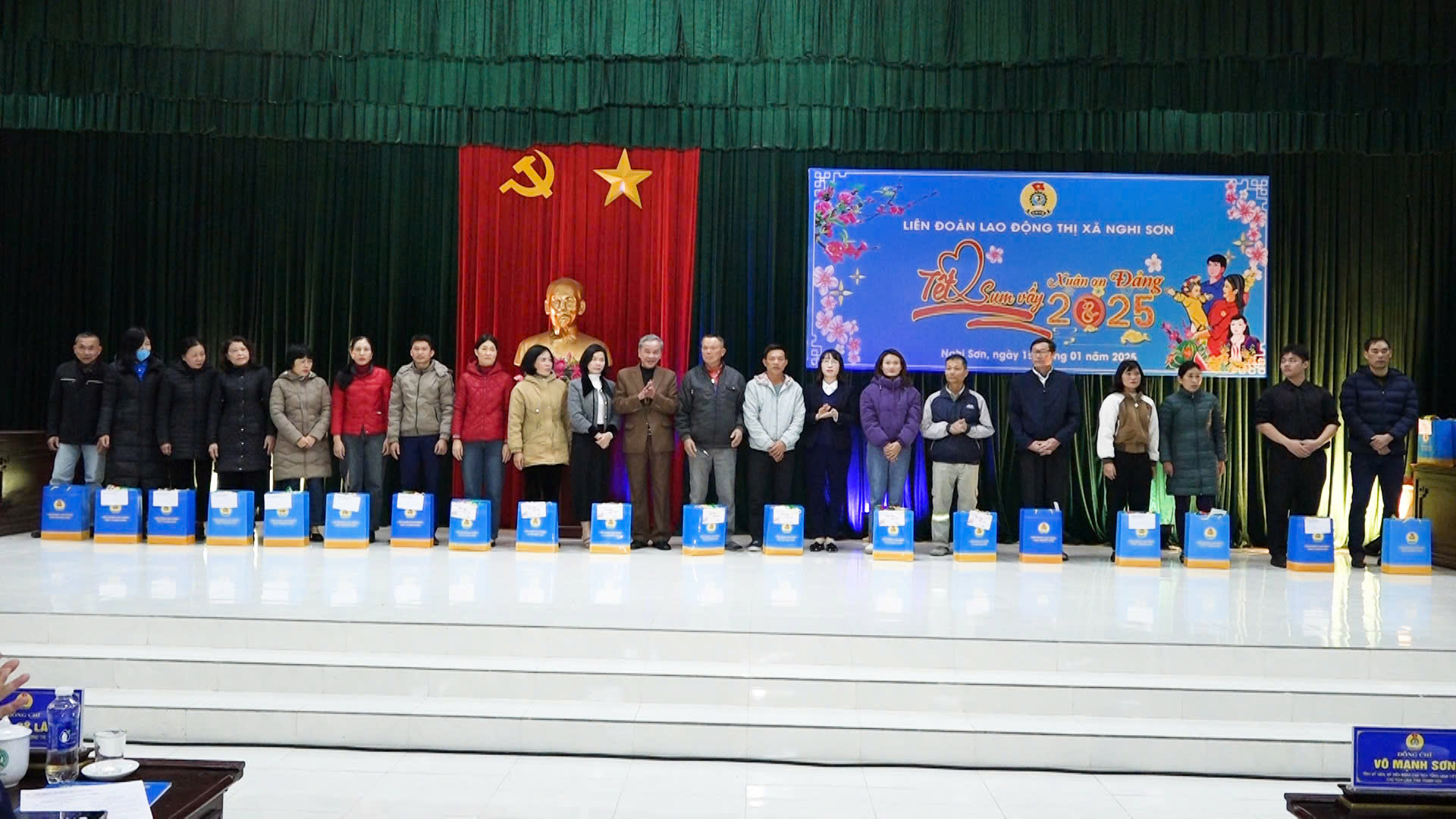Liên đoàn Lao động thị xã tổ chức chương trình “ Tết sum vầy – Xuân ơn Đảng” xuân Ất Tỵ năm 2025
