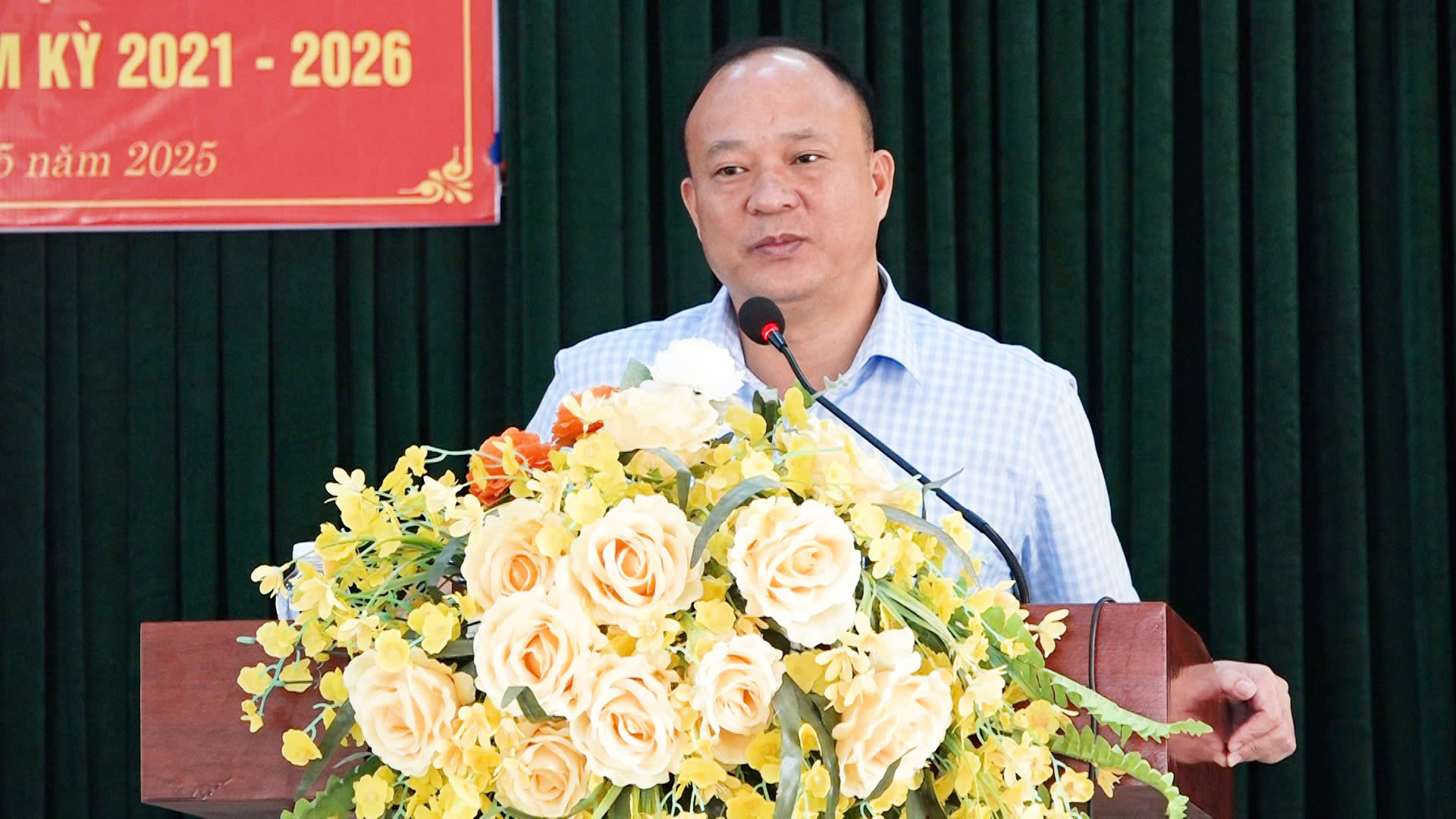 Ông Đinh Văn Minh, Ủy viên Ban Thường vụ Thị ủy, Trưởng Ban Tổ chức Thị ủy phát biểu tiếp thu tại buổi tiếp xúc