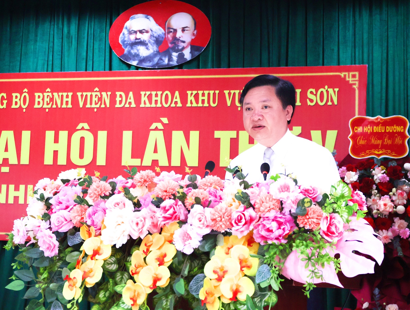Đồng chí Mai Sỹ Lân, Phó Chủ tịch UBND thị xã phát biểu chỉ đạo tại đại hội