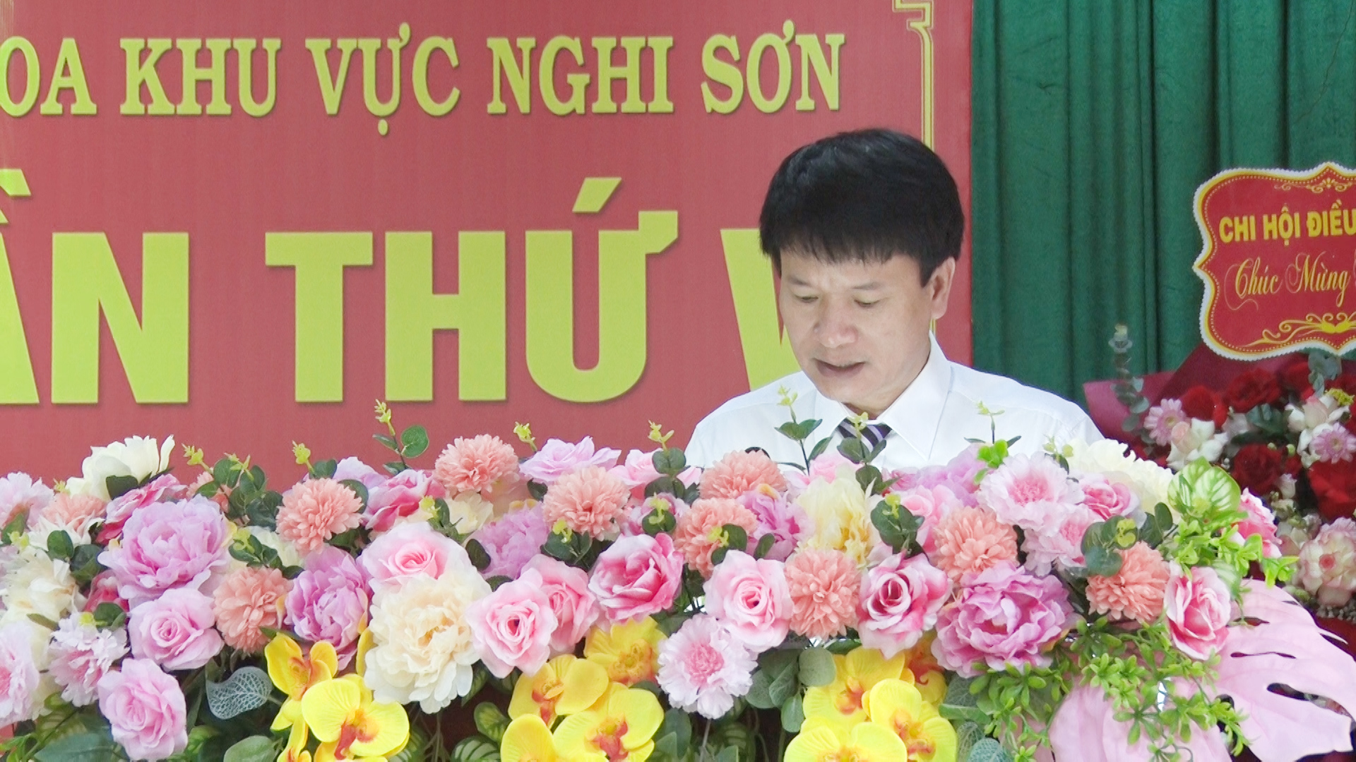 Lãnh đạo Bệnh viện Đa khoa khu vực Nghi Sơn phát biểu tại đại hội