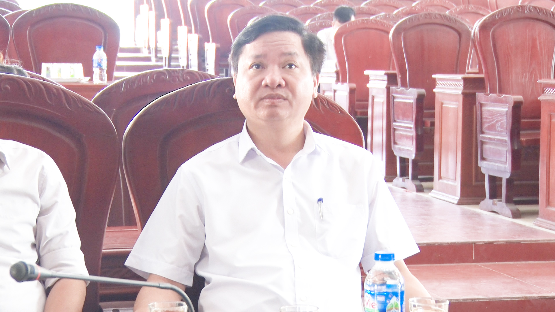 Đồng chí Mai Sỹ Lân, Ủy viên Ban Thường vụ Thị ủy, Phó Chủ tịch UBND thị xã dự tại điểm cầu phường Hải Ninh và phường Hải Châu