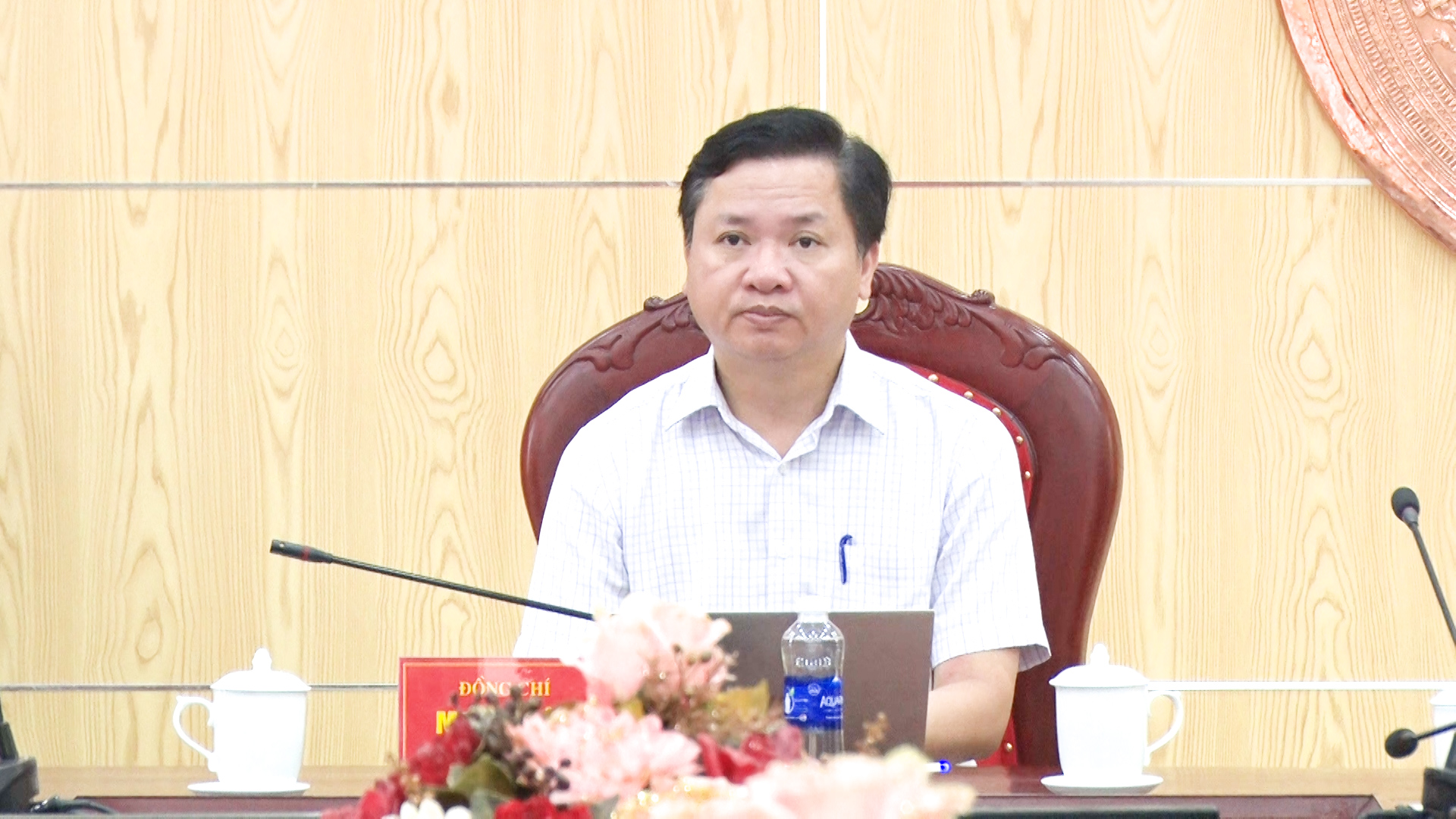 Đồng chí Mai Sỹ Lân, Phó Chủ tịch UBND thị xã dự tại điểm cầu thị xã