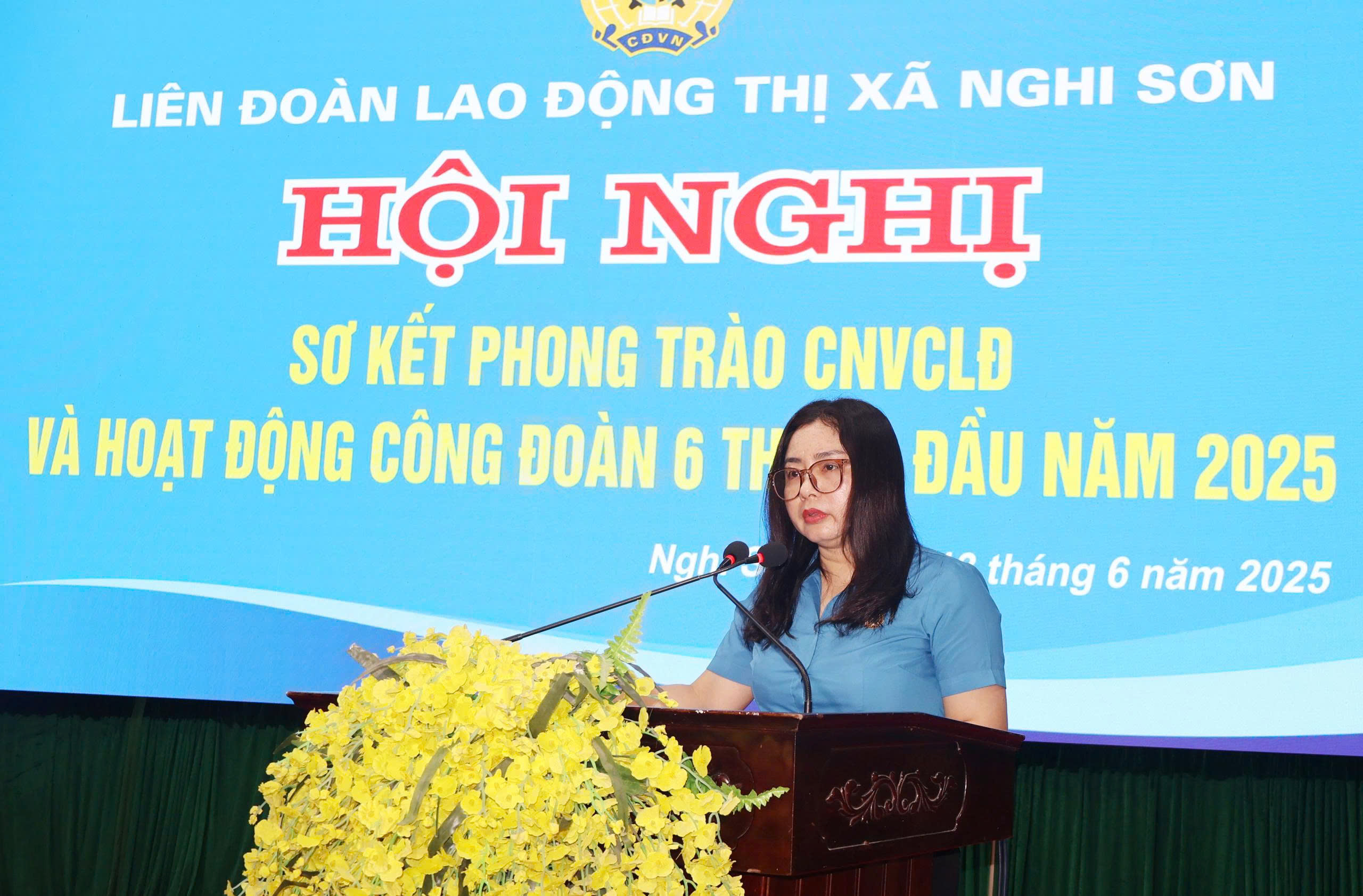 Lãnh đạo LĐLĐ thị xã phát biểu tại hội nghị