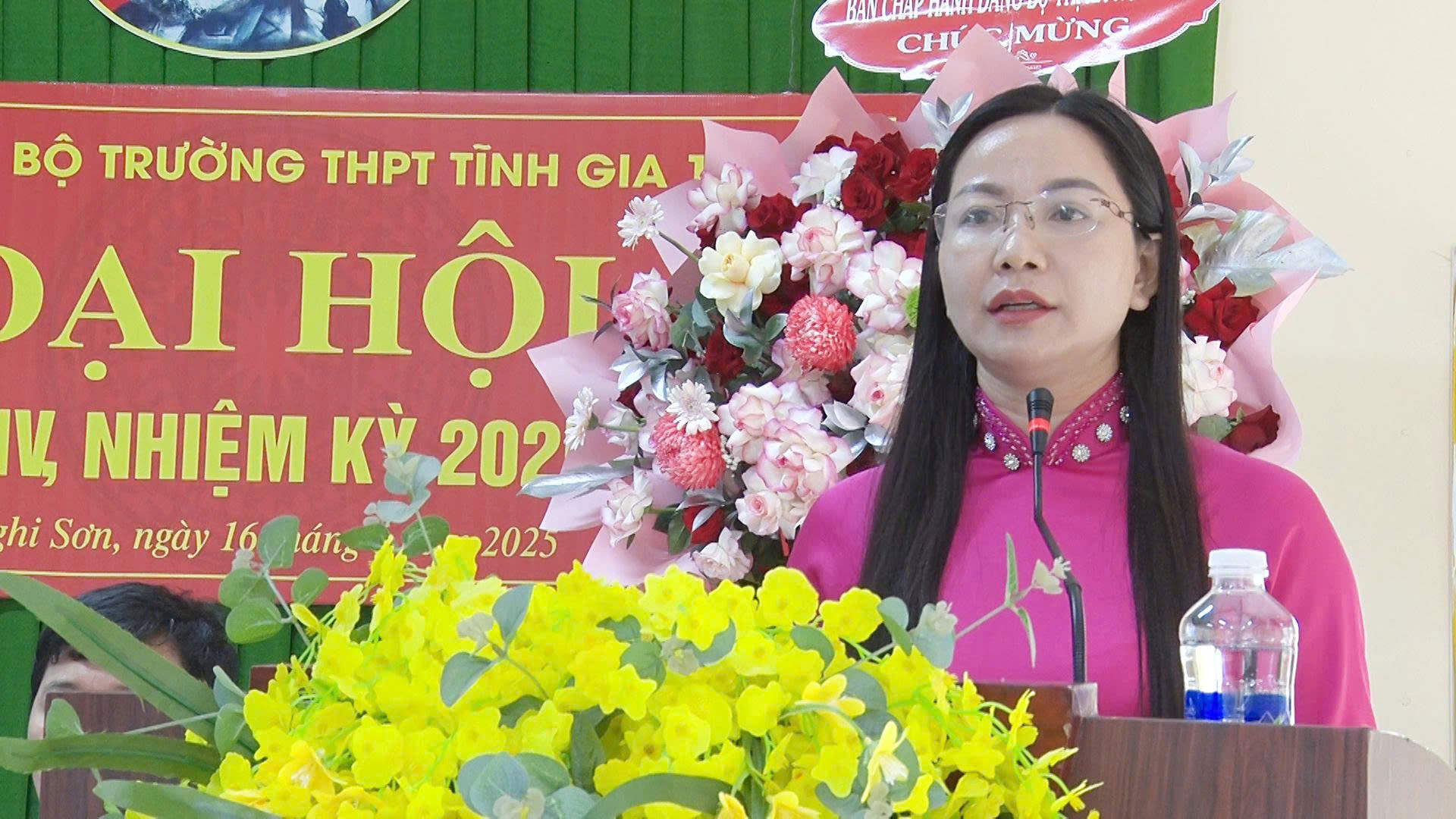 Đồng chí Lê Thị Kim Hằng, Ủy viên Ban Thường vụ Thị ủy, Trưởng Ban Tuyên giáo và Dân vận Thị ủy phát biểu tại đại hội